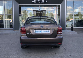 Подержанный автомобиль Volkswagen Polo Sedan 2015 года (6 фото)