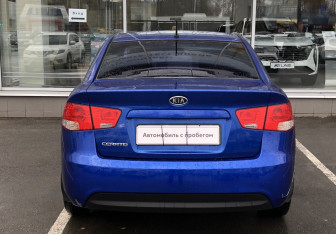 Подержанный автомобиль Kia Cerato Sedan 2010 года (6 фото)