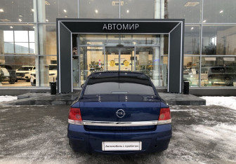 Подержанный автомобиль Opel Astra Sedan 2008 года (6 фото)