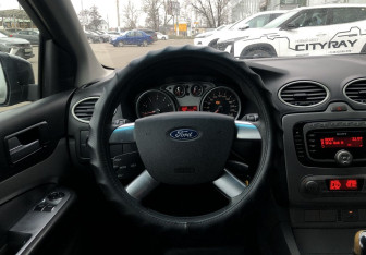 Подержанный автомобиль Ford Focus Hatchback 2010 года (12 фото)
