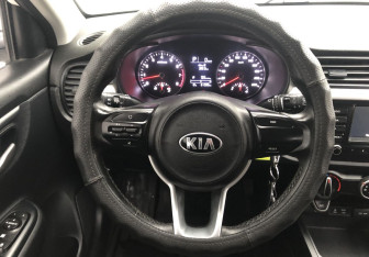 Подержанный автомобиль Kia Rio Hatchback 2017 года (12 фото)