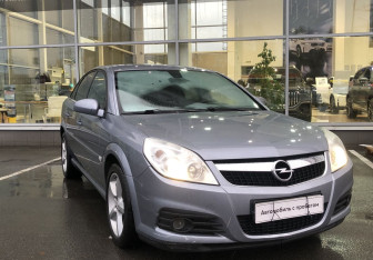 Подержанный автомобиль Opel Vectra Liftback 2007 года (3 фото)