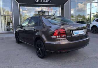 Подержанный автомобиль Volkswagen Polo Sedan 2015 года (7 фото)