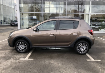 Подержанный автомобиль Renault Sandero 2019 года (4 фото)