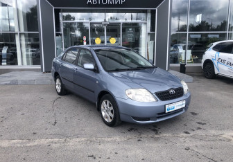 Подержанный автомобиль Toyota Corolla Sedan 2003 года (3 фото)