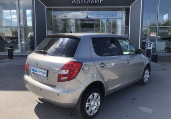 Подержанный автомобиль Skoda Fabia Hatchback 2012 года (5 фото)