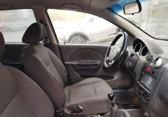 Подержанный автомобиль Chevrolet Aveo Hatchback 2006 года (9 фото)