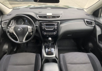 Подержанный автомобиль Nissan Qashqai 2015 года (10 фото)