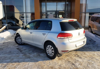 Подержанный автомобиль Volkswagen Golf Hatchback 2011 года (7 фото)