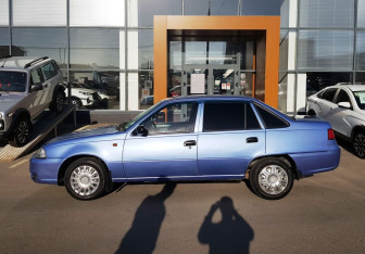 Подержанный автомобиль Daewoo Nexia Sedan 2008 года (8 фото)
