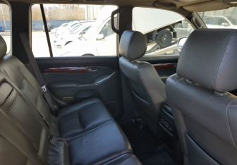 Подержанный автомобиль Toyota Land Cruiser Prado 2003 года (10 фото)