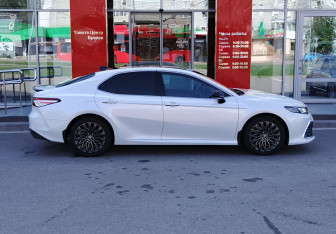 Подержанный автомобиль Toyota Camry Sedan 2022 года (4 фото)
