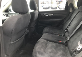 Подержанный автомобиль Nissan X-Trail 2015 года (11 фото)