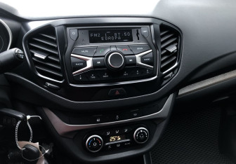 Подержанный автомобиль LADA (ВАЗ) Vesta Sedan 2018 года (14 фото)