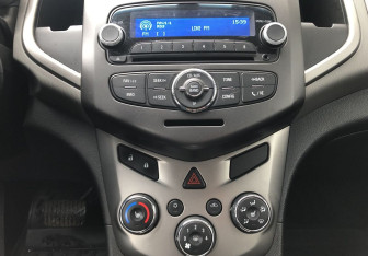 Подержанный автомобиль Chevrolet Aveo Sedan 2014 года (14 фото)