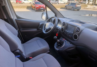 Подержанный автомобиль Peugeot Partner 2013 года (14 фото)