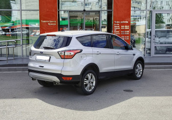 Подержанный автомобиль Ford Kuga 2018 года (5 фото)