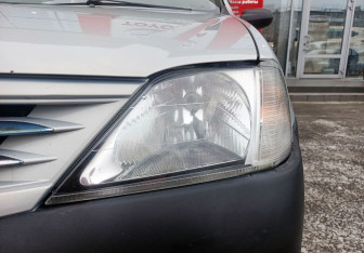 Подержанный автомобиль Renault Logan Sedan 2007 года (9 фото)