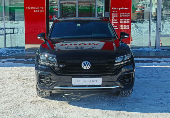 Подержанный автомобиль Volkswagen Touareg 2020 года (2 фото)