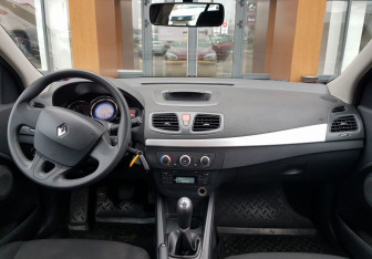 Подержанный автомобиль Renault Megane Hatchback 2014 года (11 фото)