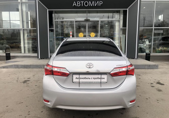Подержанный автомобиль Toyota Corolla Sedan 2018 года (6 фото)