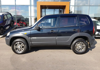 Подержанный автомобиль Chevrolet Niva 2010 года (8 фото)