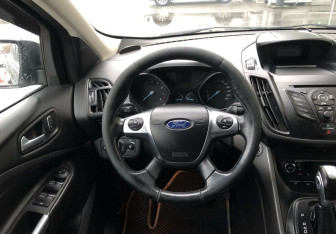 Подержанный автомобиль Ford Kuga 2016 года (13 фото)
