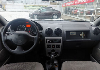 Подержанный автомобиль Renault Logan Sedan 2007 года (14 фото)