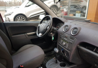 Подержанный автомобиль Ford Fusion 2007 года (9 фото)