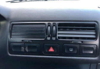 Подержанный автомобиль Volkswagen Bora Sedan 1998 года (14 фото)