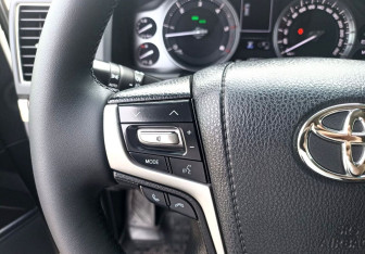 Подержанный автомобиль Toyota Land Cruiser Suv 2016 года (18 фото)