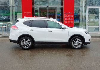 Подержанный автомобиль Nissan X-Trail 2017 года (4 фото)