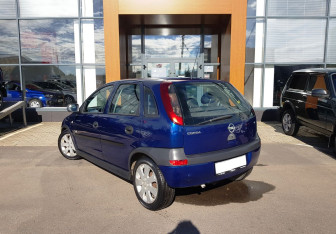 Подержанный автомобиль Opel Corsa 2002 года (7 фото)