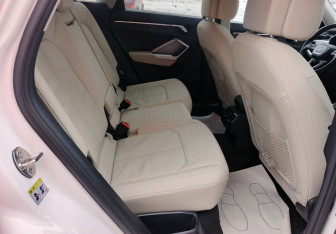 Подержанный автомобиль Audi Q3 2021 года (16 фото)