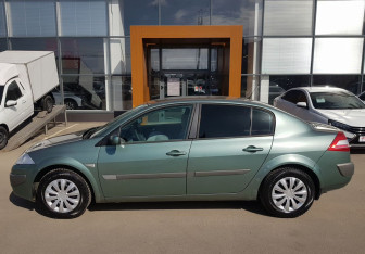 Подержанный автомобиль Renault Megane Sedan 2006 года (8 фото)