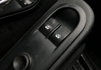 Подержанный автомобиль Nissan Terrano 2015 года (13 фото)