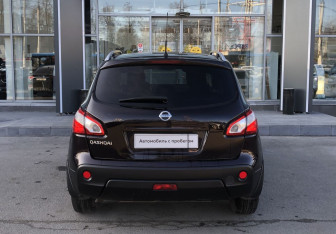 Подержанный автомобиль Nissan Qashqai 2011 года (6 фото)