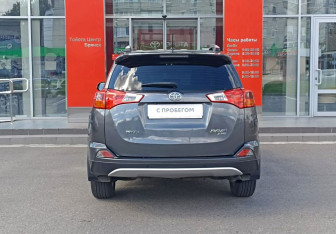 Подержанный автомобиль Toyota RAV4 2013 года (6 фото)
