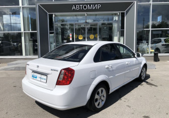 Подержанный автомобиль Daewoo Gentra Sedan 2013 года (5 фото)