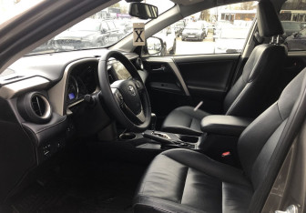 Подержанный автомобиль Toyota RAV4 2014 года (9 фото)