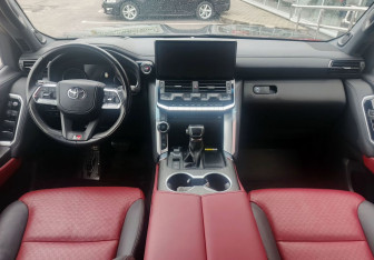 Подержанный автомобиль Toyota Land Cruiser Suv 2022 года (15 фото)