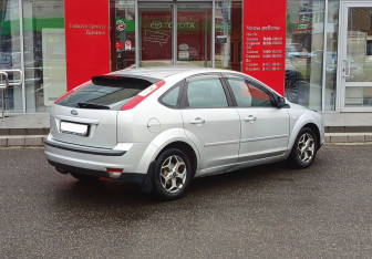 Подержанный автомобиль Ford Focus Hatchback 2007 года (5 фото)