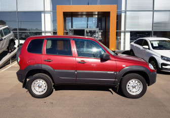 Подержанный автомобиль Chevrolet Niva 2017 года (4 фото)