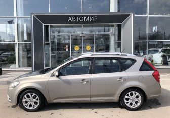 Подержанный автомобиль Kia Ceed Wagon 2010 года (8 фото)