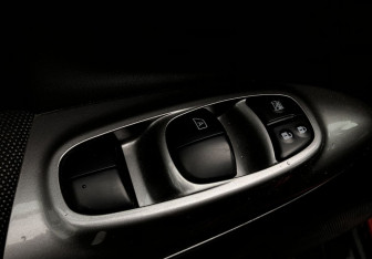 Подержанный автомобиль Nissan Juke 2012 года (13 фото)