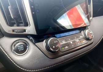 Подержанный автомобиль Toyota RAV4 2013 года (22 фото)