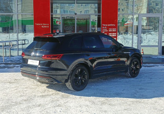 Подержанный автомобиль Volkswagen Touareg 2020 года (5 фото)