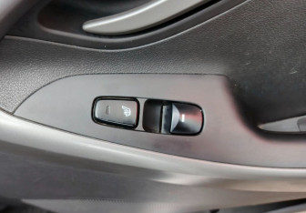 Подержанный автомобиль Hyundai Elantra Sedan 2015 года (17 фото)