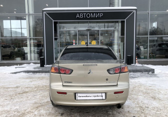 Подержанный автомобиль Mitsubishi Lancer Sedan 2011 года (6 фото)