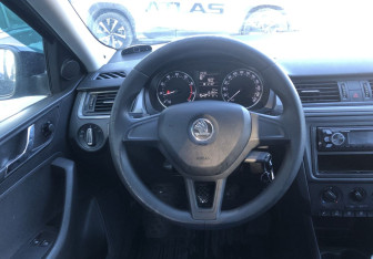 Подержанный автомобиль Skoda Rapid Liftback 2017 года (12 фото)